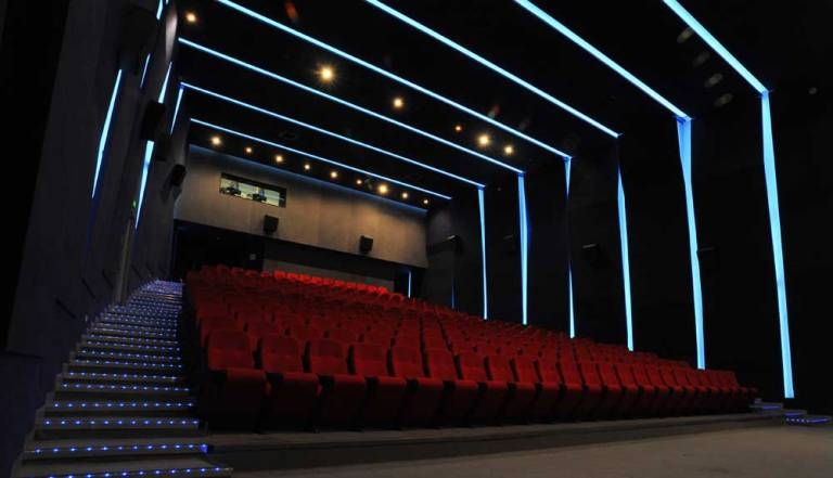استفاده از سالن‌های سازمان‌ها و وزارتخانه‌ها، راه‌حلی برای کمبود سالن در تئاتر