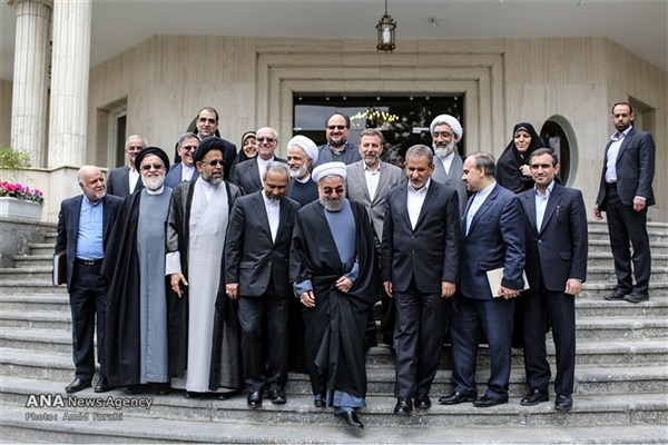 نماینده مشهد: روحانی کابینه را ترمیم کند / فضای ضعف و ناامیدی به دلیل نبود برنامه ریزی در دولت مشهود است