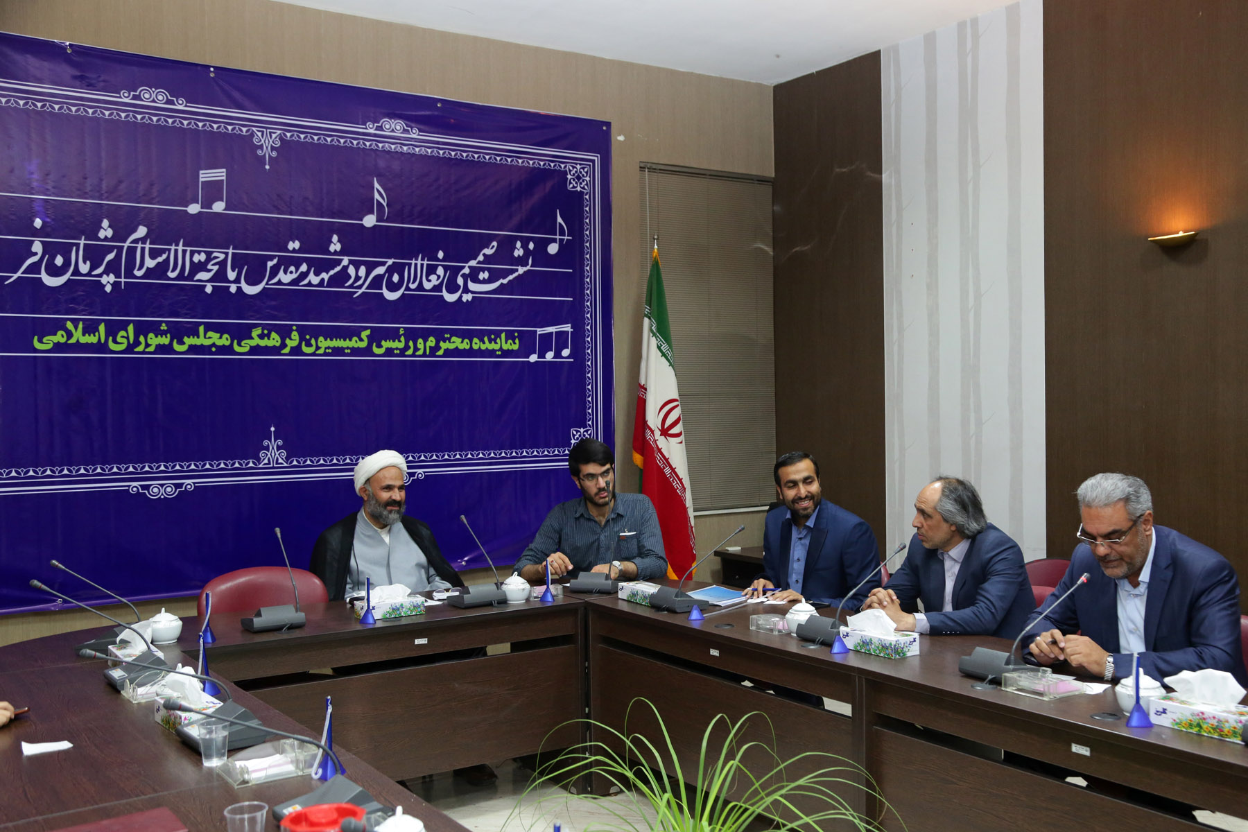 گزارش تصویری / نشست صمیمی فعالان سرود مشهد با رئیس کمیسیون فرهنگی